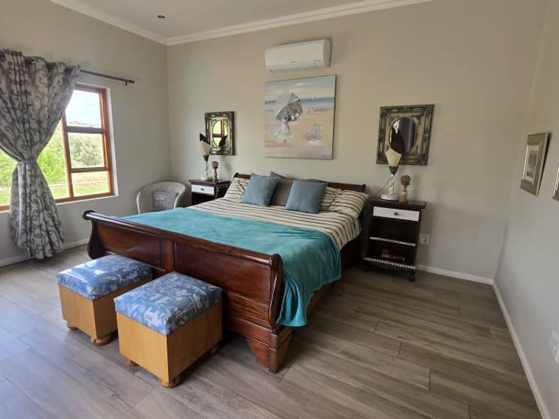 All On One Level Family Home With Lovely Views, Safe And Secure. - Photo 10