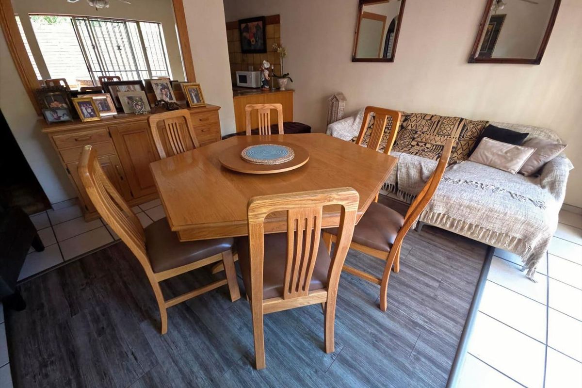 🏡 Spacious Family Townhouse in Faerie Glen! - Photo 2
