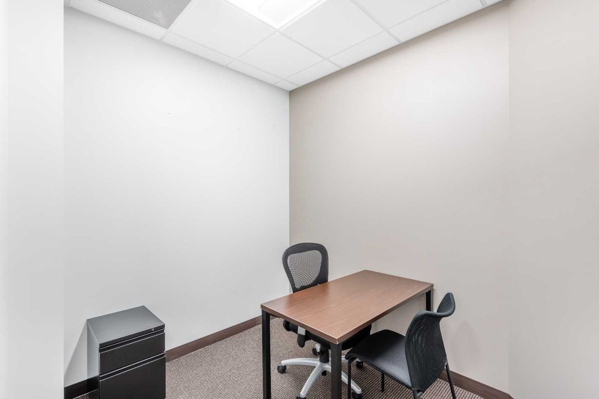 Private office space tailored to your business’ unique needs in Regus Country Club - Photo 3