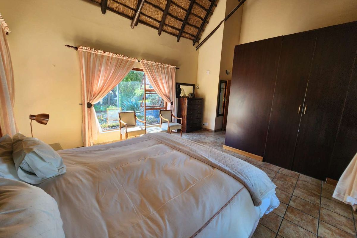 Life on the Vaal Dam with private waterfront - Photo 3