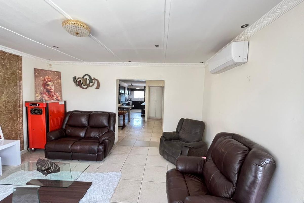 Freestanding 3-Bedroom Home with Air Conditioning and Garage – Soweto | N$1,600,000 (Costs Exclusive) - Photo 3