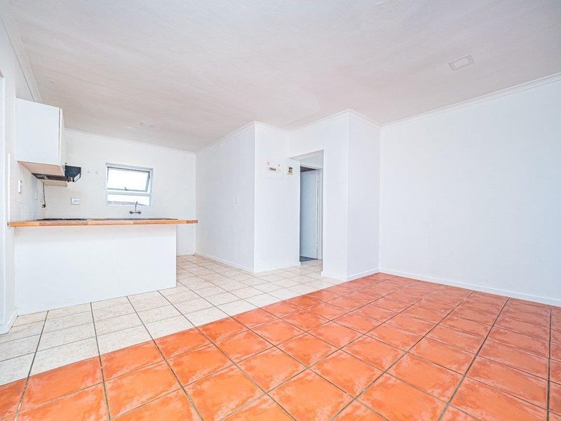 Stylish 2-Bedroom Apartment on the 2nd Floor - Photo 3