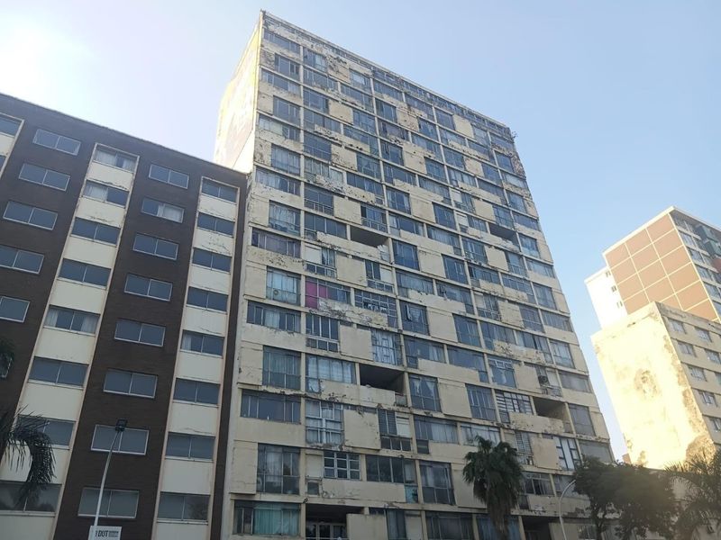 1.5 Bedroom Apartment for Sale - Albert Park, Durban CBD Cash buyers only - Photo 1