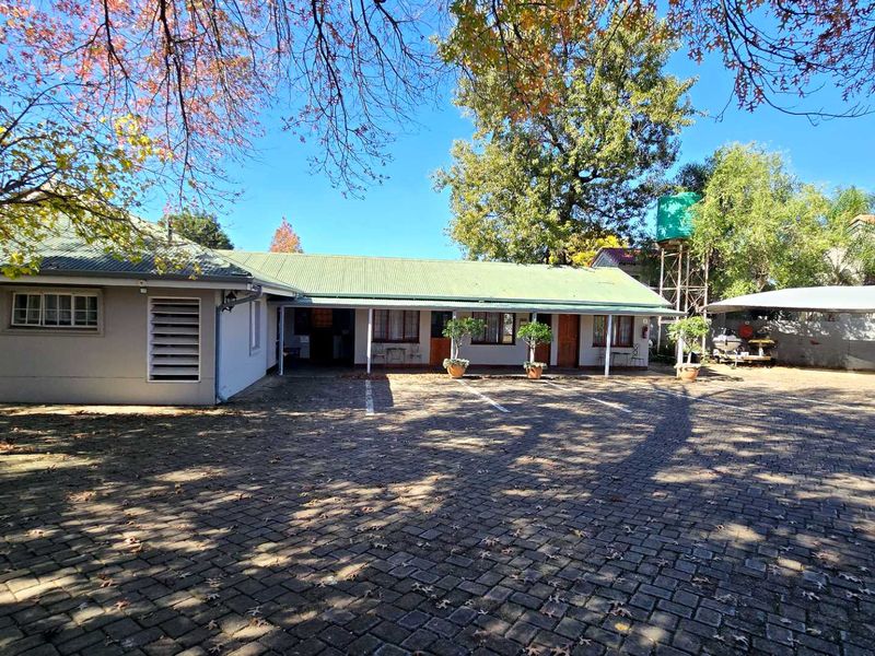 Spacious Guesthouse & Events Venue with Endless Potential in Pretoria East - Photo 3