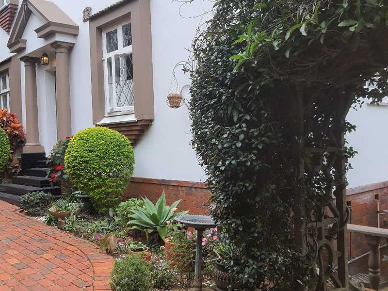 Gracious family home - Photo 2