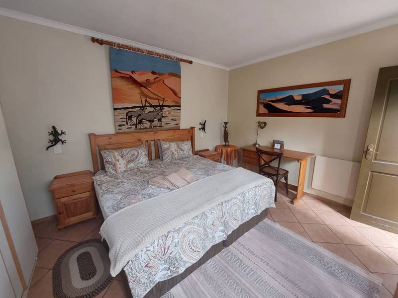 **Charming Guesthouse for Sale in Suiderhof, Windhoek** - Photo 9
