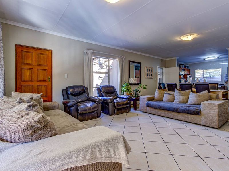 SAFE AND SECURE - Photo 5