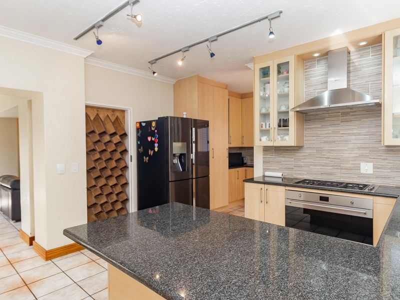 4 Bedroom House to Rent in Dainfern Golf Estate - Photo 7