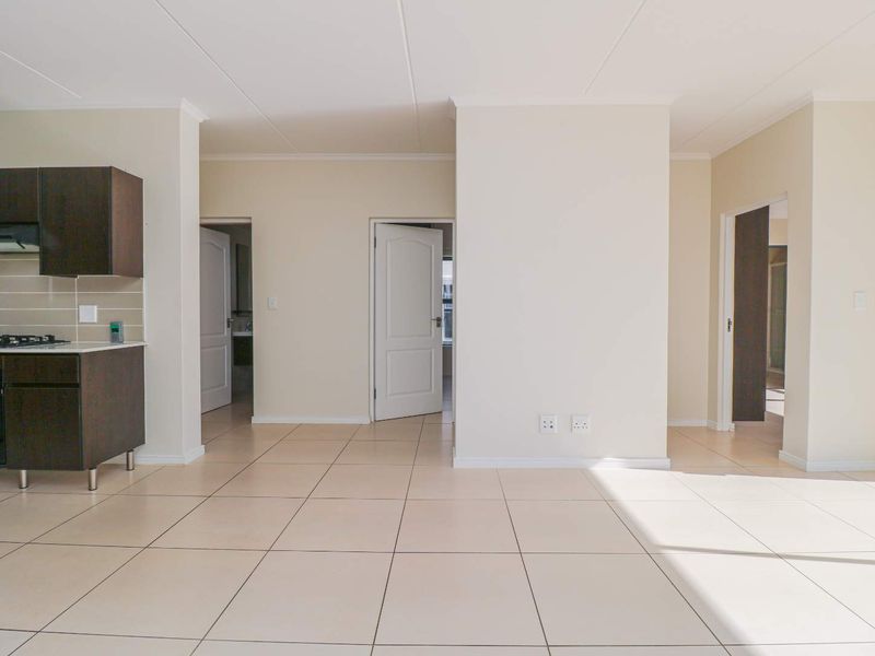 3 Bedroom, 2 bathroom unit in popular De Velde - pet friendly - Photo 4