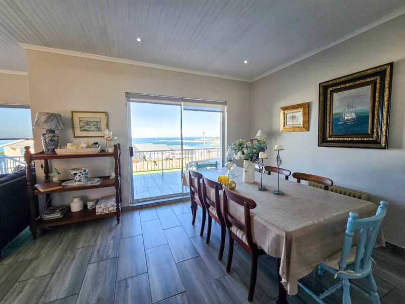 Family living with breathtaking sea views. - Photo 10