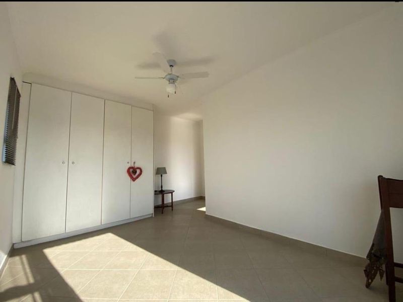 Modern Top-Floor Apartment with Stunning Sunset Views. - Photo 8