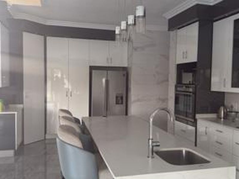 MIDSTREAM RIDGE ESTATE - 4 BEDROOM HOUSE - Photo 2