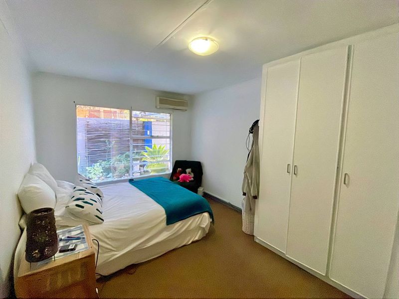 House with Fully Equipped flats for Dual Family Living - Photo 9
