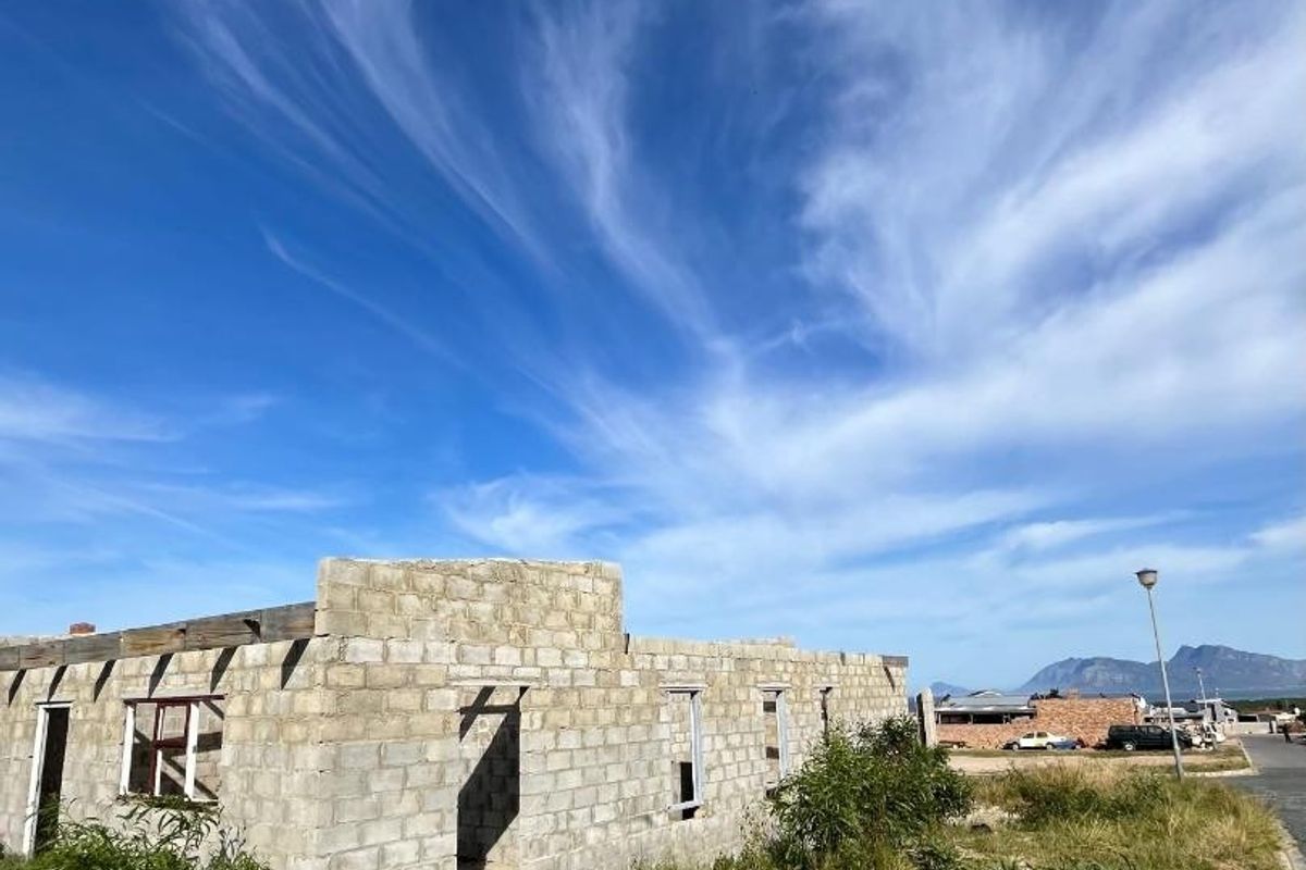 Unfinished Hawston Home: Your Coastal Customisation Opportunity - Photo 3