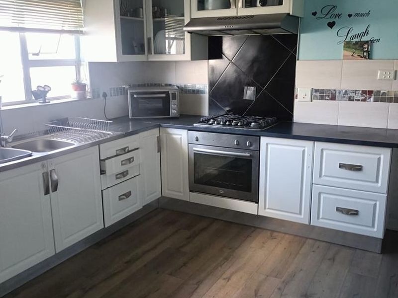 4 Bedroom house in Avondale Parow - Photo 8