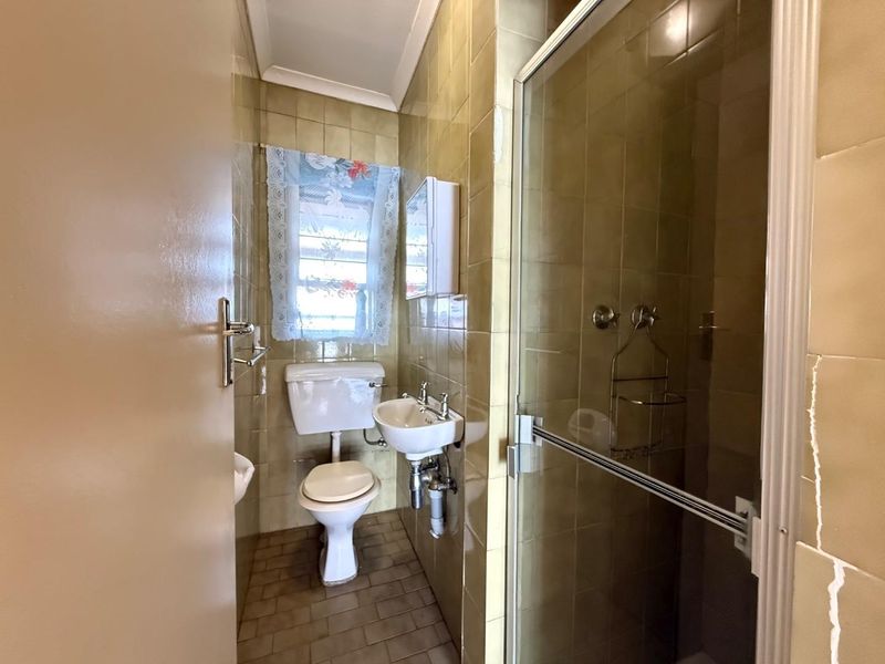 Charming and Spacious Upstairs Apartment Available for Viewing - Photo 8