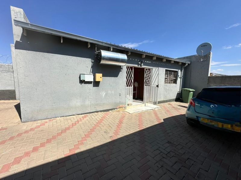 MODERN HOME FOR SALE IN OTJOMUISE - Photo 4