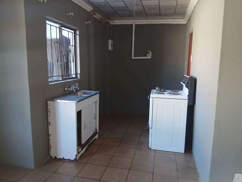 Mayberry Park Bachalor Pad to Rent - Photo 6
