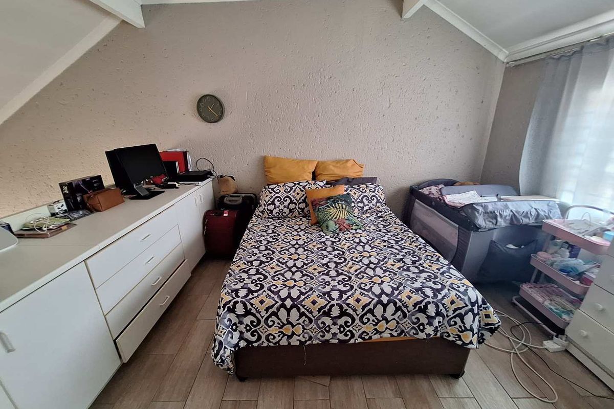 Ideal for a Single Professional or Young Couple - Photo 2