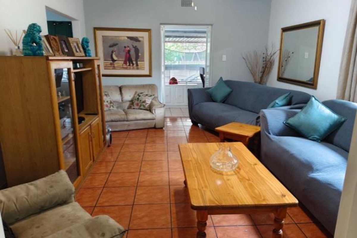 Lovely home with garden flat - Photo 2