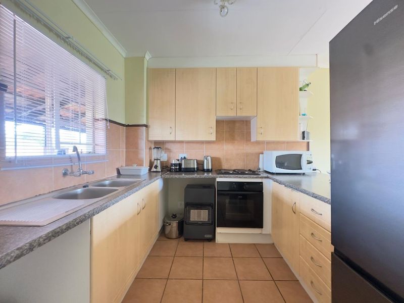 2 Bedroom Townhouse with a Balcony - Photo 6