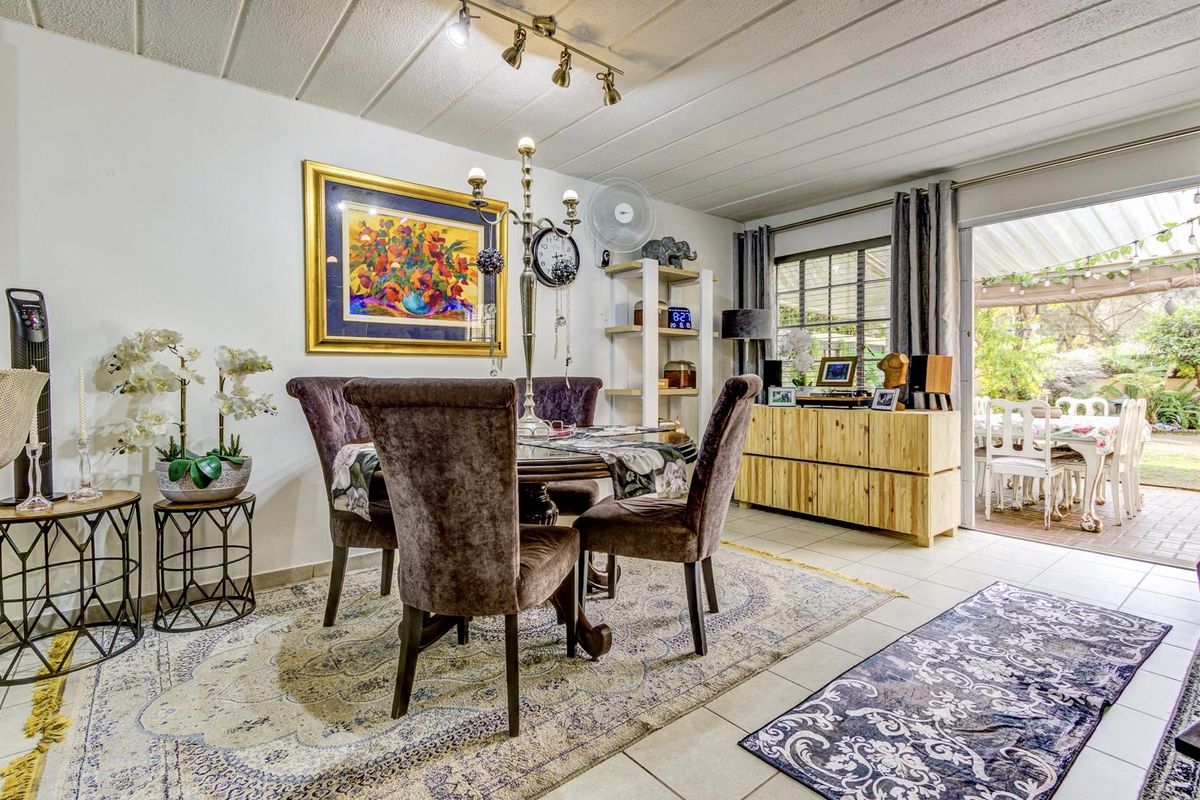 STUNNING DUPLEX IN THE GRENADINES - PET FRIENDLY! - Photo 2