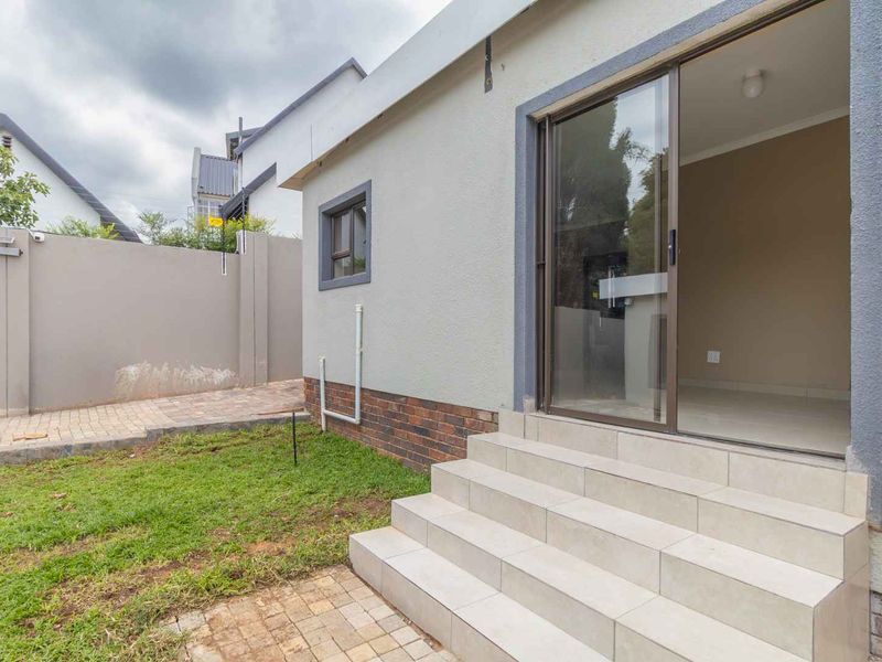 Lovely 1-Bedroom Cottage to Let in Hurlingham Manor - Photo 2