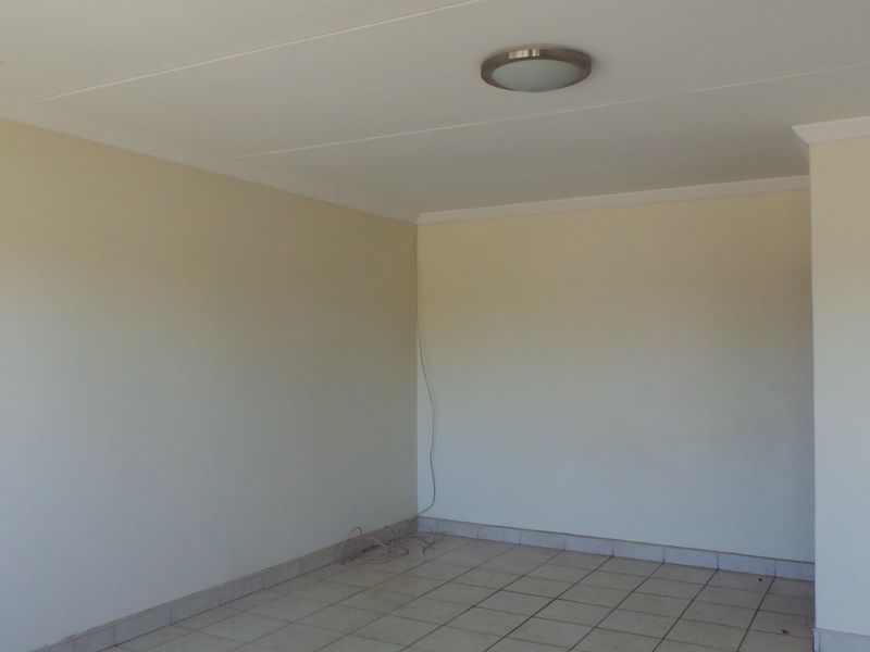 Block of Flats perfect for staff accommodation! - Photo 7