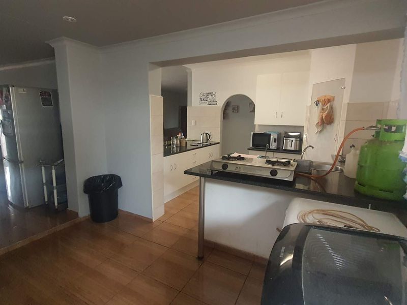 3-Bedroom, 2-Bathroom Home in Dooornpoort, Pretoria - Photo 10