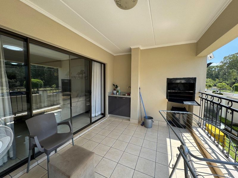 Upmarket Three Bedroom First Floor Apartment For Sale In The Walford - Photo 8