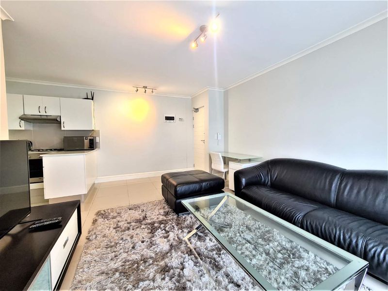 Modern & Secure 2 Bedroom Apartment - Photo 3