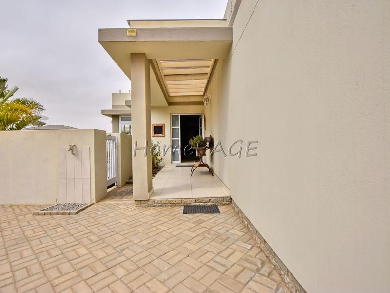 Dunes (Kramersdorf), Swakopmund:  Beautiful, Upmarket, Modern Home is for Sale - Photo 3