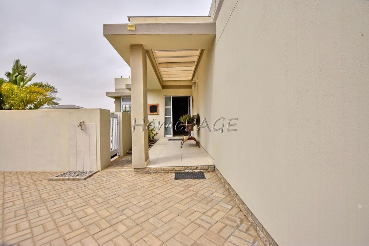Dunes (Kramersdorf), Swakopmund:  Beautiful, Upmarket, Modern Home is for Sale - Photo 3
