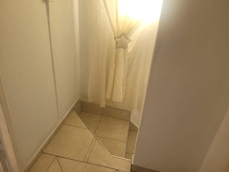 2-Bedroom Rental with 3 Parking Spaces in Arena Park - Photo 9
