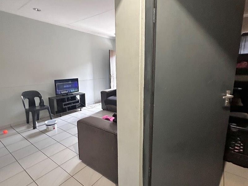 Spacious Ground floor Flat. - Photo 10