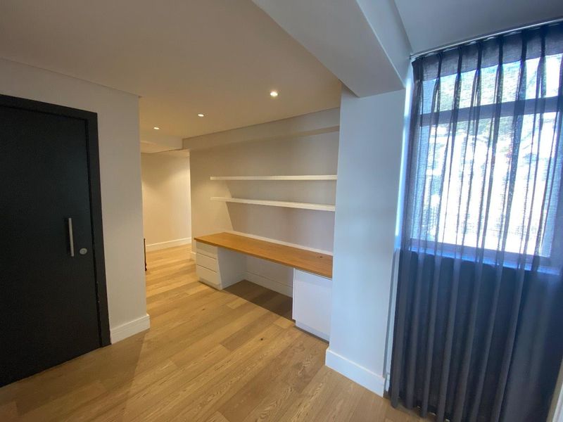 Airbnb Friendly, Two Bedroom Apartment: Prime Location, Modern Design - Photo 7