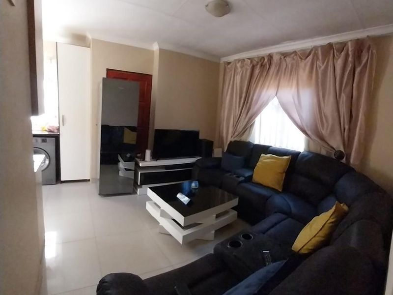 Clayville R 840 000- 2 beds, 1 bath - Photo 7