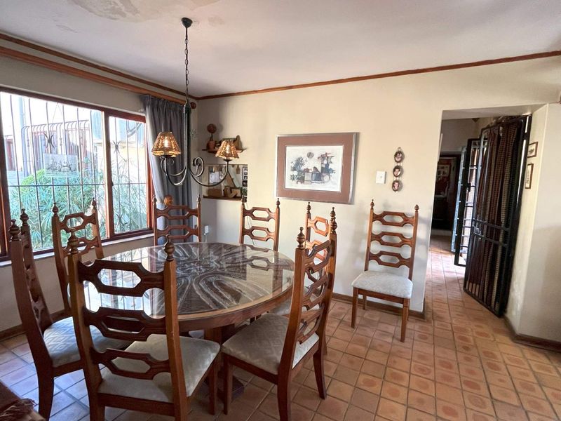 3 Bedroom house with flatlet in Garsfontein - Photo 7