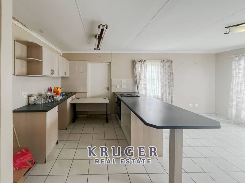 Secure corner unit townhouse for sale - Photo 6