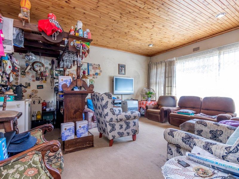 Charming Smallholding: Endless Possibilities for a 3 Bedroom Family Home - Photo 9