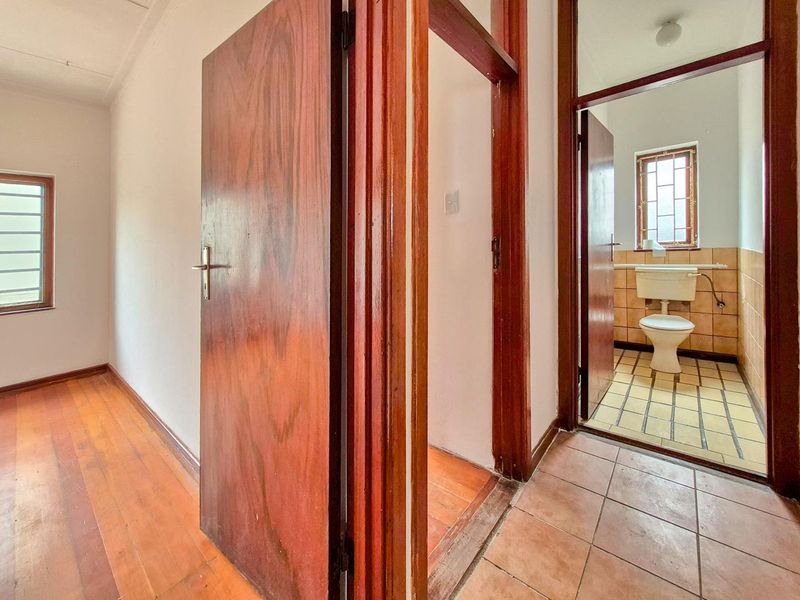 Lagoon, Walvis Bay:  Old 3 Bedr Dame with 2 Bedr Flat is for Sale - Photo 9