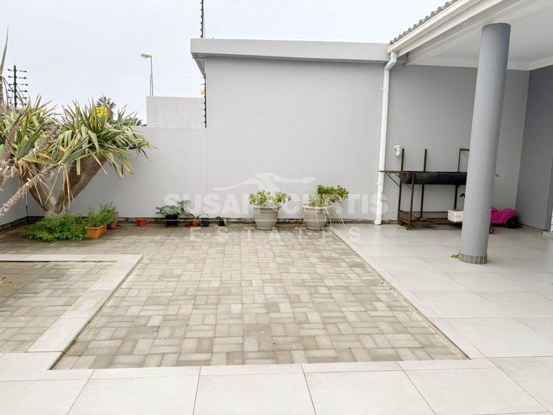Family Home - Photo 7
