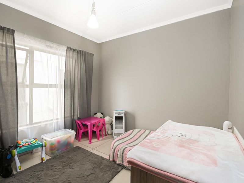 Spacious 3-Bedroom Unit with Balcony, Security & Great Location - Photo 8