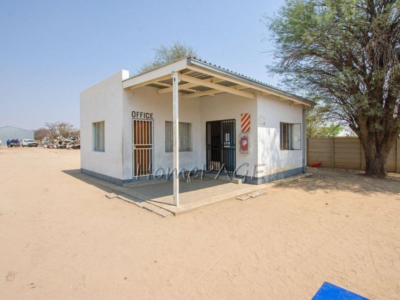 Okahandja:  Industrial property WITH HOME is for Sale - Photo 4