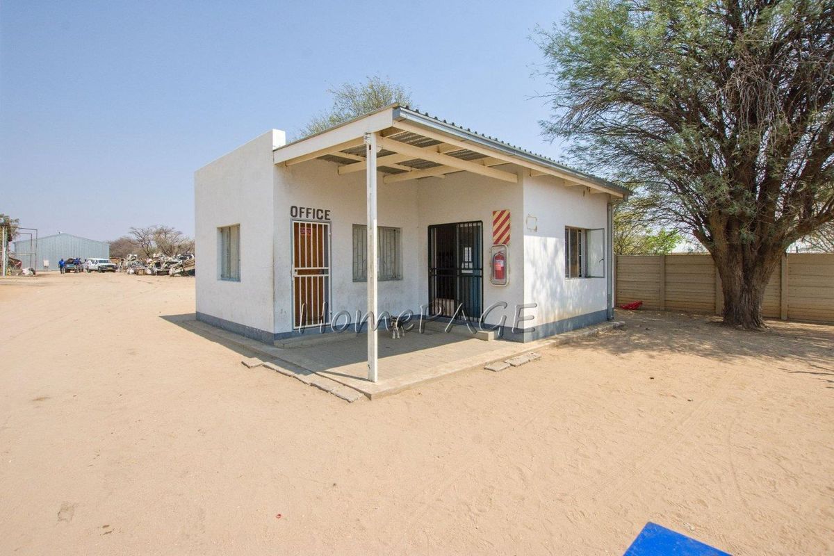 Okahandja:  Industrial property WITH HOME is for Sale - Photo 4