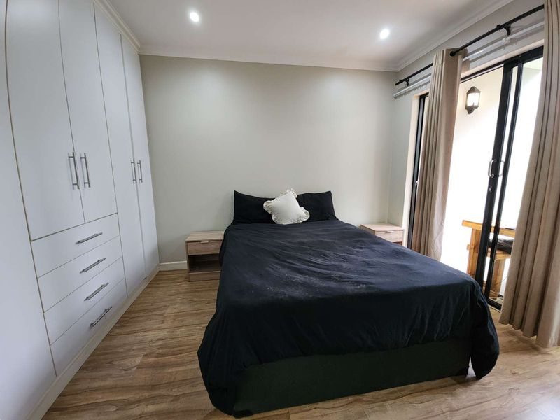 Two Bedroom Ground Floor Unit TO LET in Emberton Estate! - Photo 3