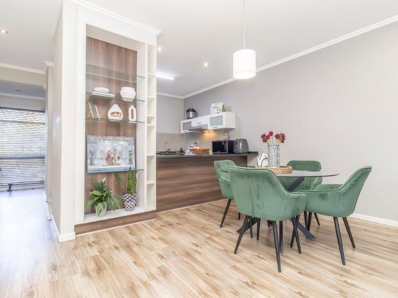STUPENDOUS 2 BED APARTMENT IN THE ICONIC THE CRESCENT COMPLEX - Photo 10