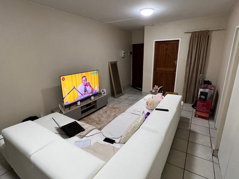 1 Bedroom Apartment in Wapadrand - Photo 4