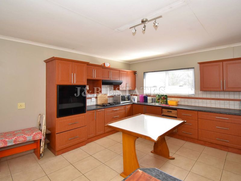 3-Bedroom House With Flatlet - Photo 3