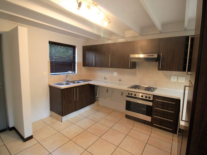 Beautiful Two Bedroom Penthouse Loft Apartment in Excellent Complex - Photo 4